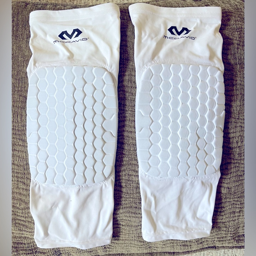 McDavid White HEX Padded Compression Leg Sleeves - Pair - Men’s Large
